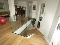 Geländer aus Glas in Galerie